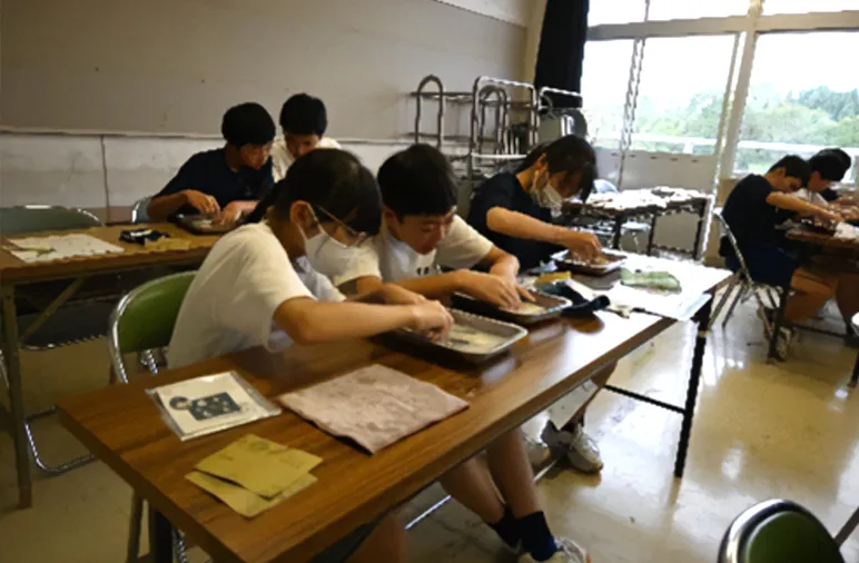 勾玉づくりの様子